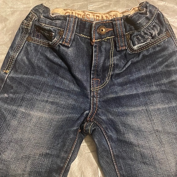 GUESS LITTLE GIRLS JEANS WITH CUTEST BACK POCKETS…ELASTIC ADJUSTABLE WAISTLINE - Picture 2 of 13